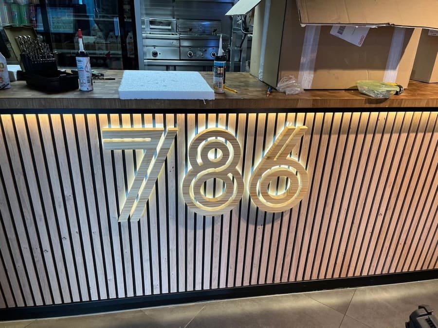 pose enseigne lumineuse magasin facade commerciale installation professionnelle boutique store led neon paris meilleur 61